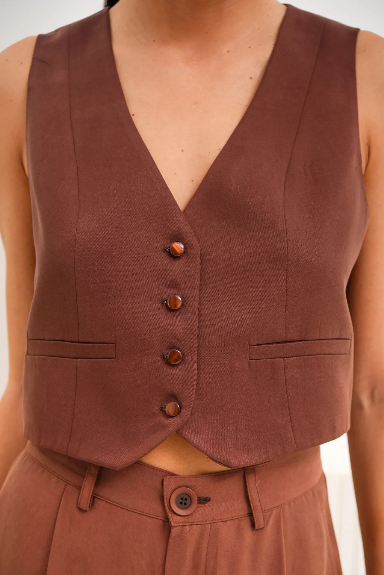 HARMONY VEST BROWN