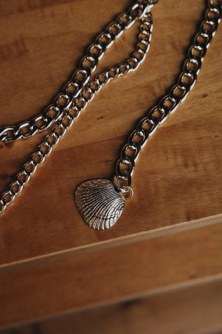 "Summer wine" chain belt