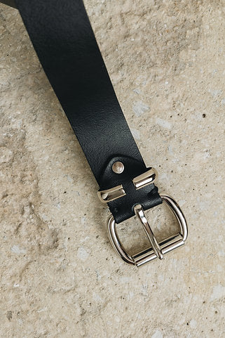 "Hollow" leather belt
