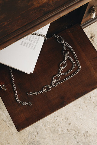 "Aurora" chain belt