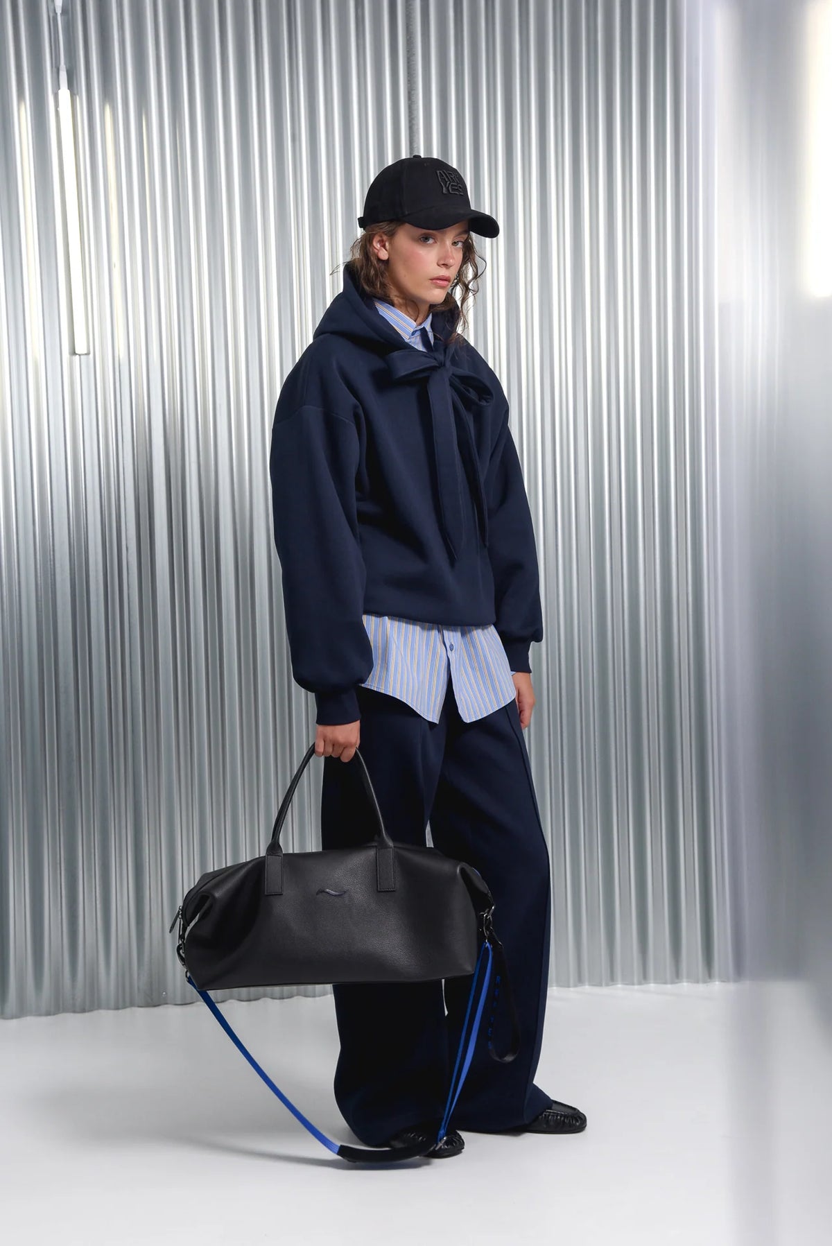 ARATA HOODIE BLUE