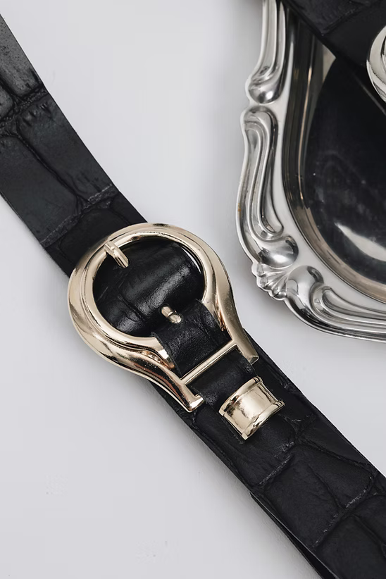 "Middle of the road" leather belt