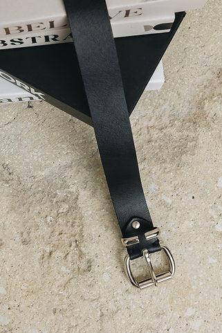"Hollow" leather belt