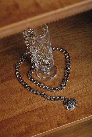 "Summer wine" chain belt