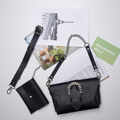 "Moving on" shoulder bag