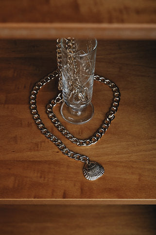 "Summer wine" chain belt