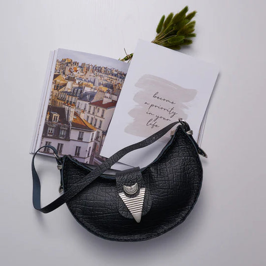 "Who knows" shoulder bag