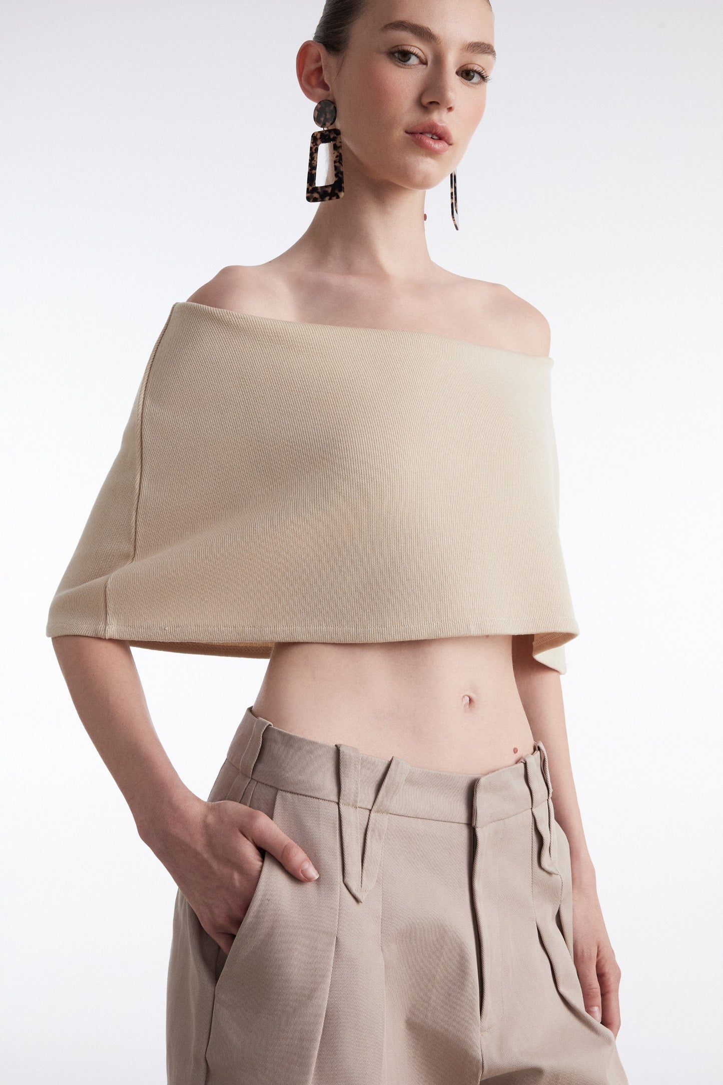 FINE LINE KNITTED TOP BEIGE
