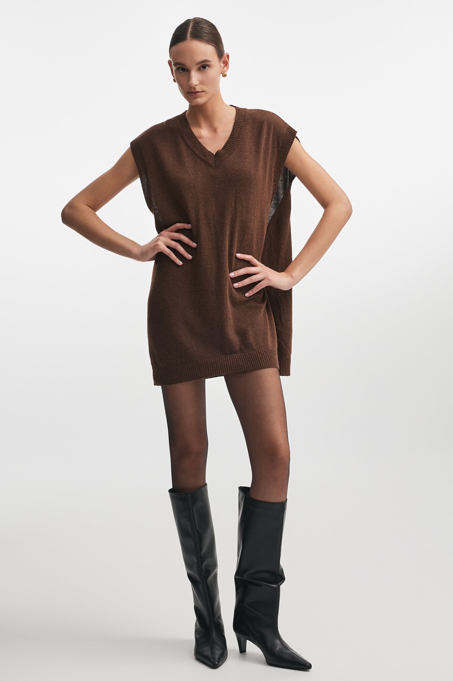 BASICK KNITTED VEST BROWN