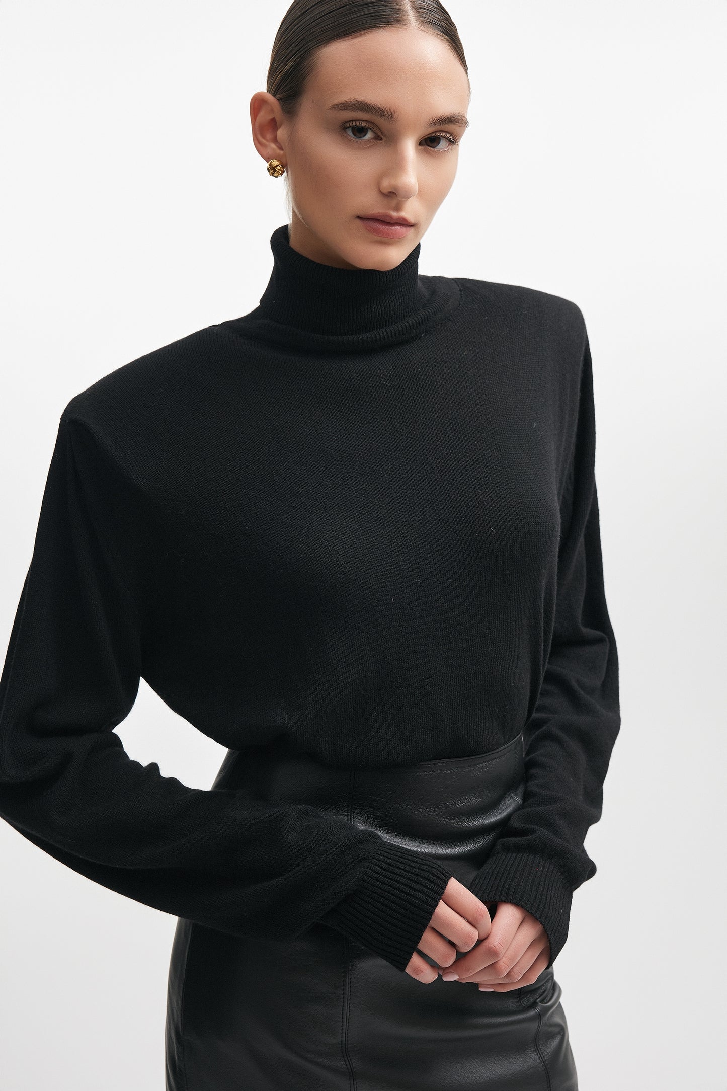 BASICK KNITTED BLOUSE BLACK