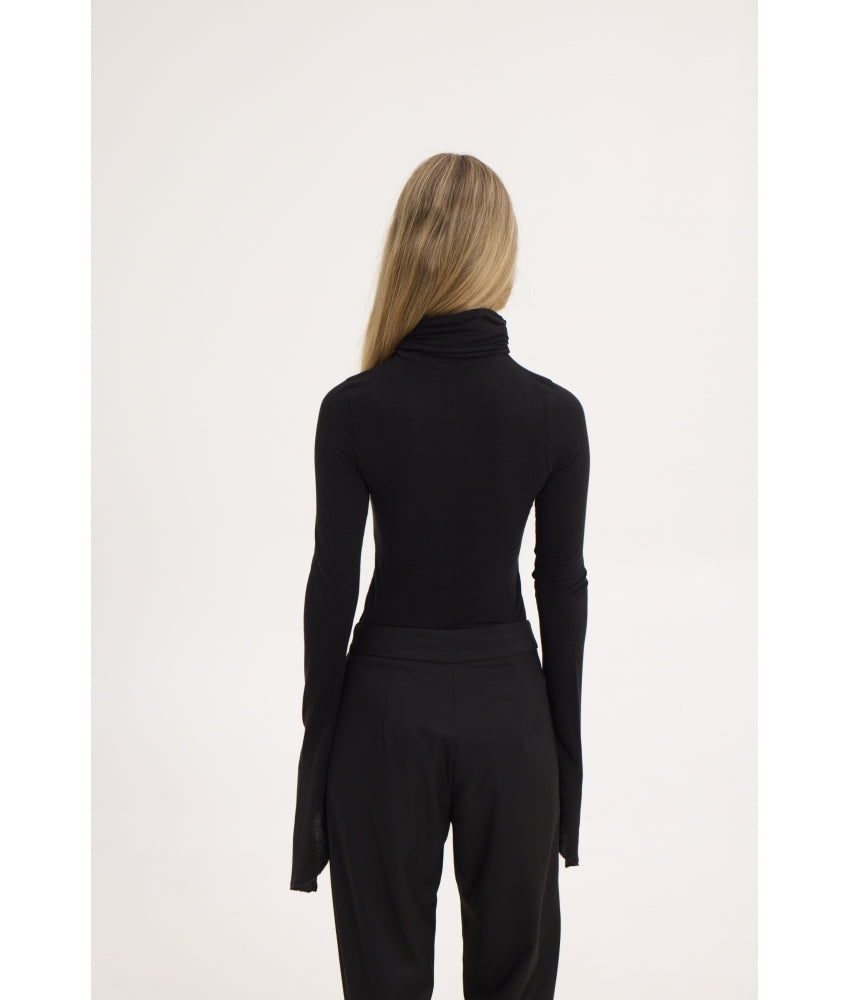 SARAH TURTLENECK TOP