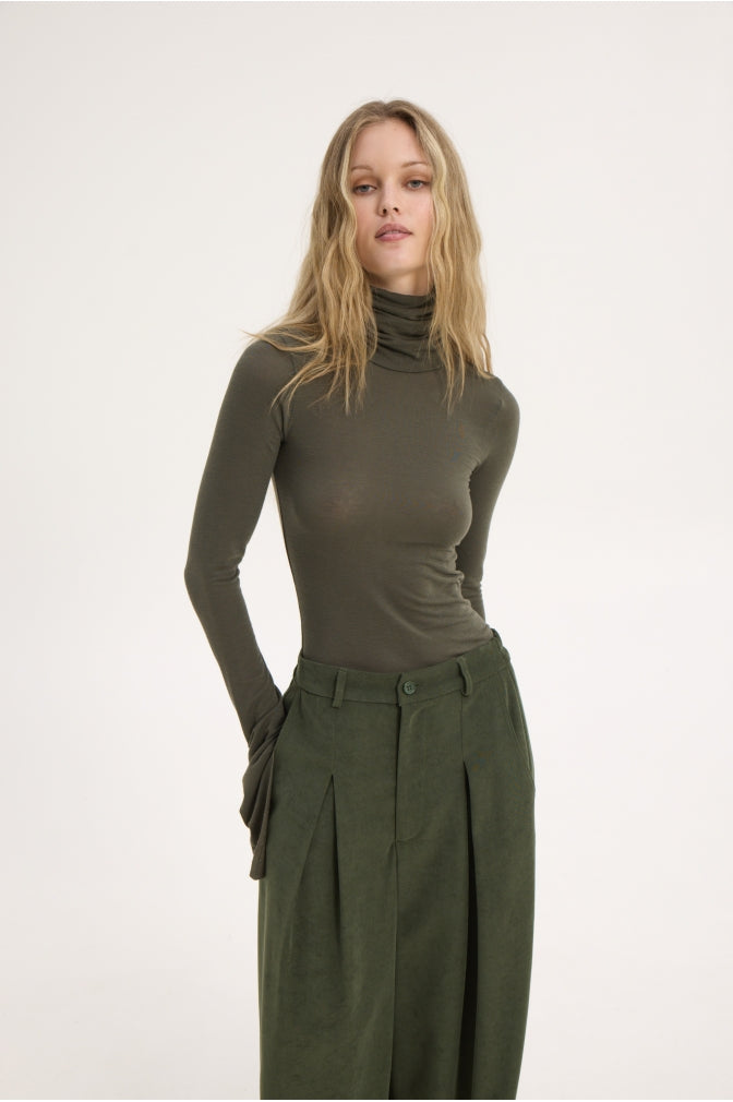 SARAH TURTLENECK TOP KHAKI